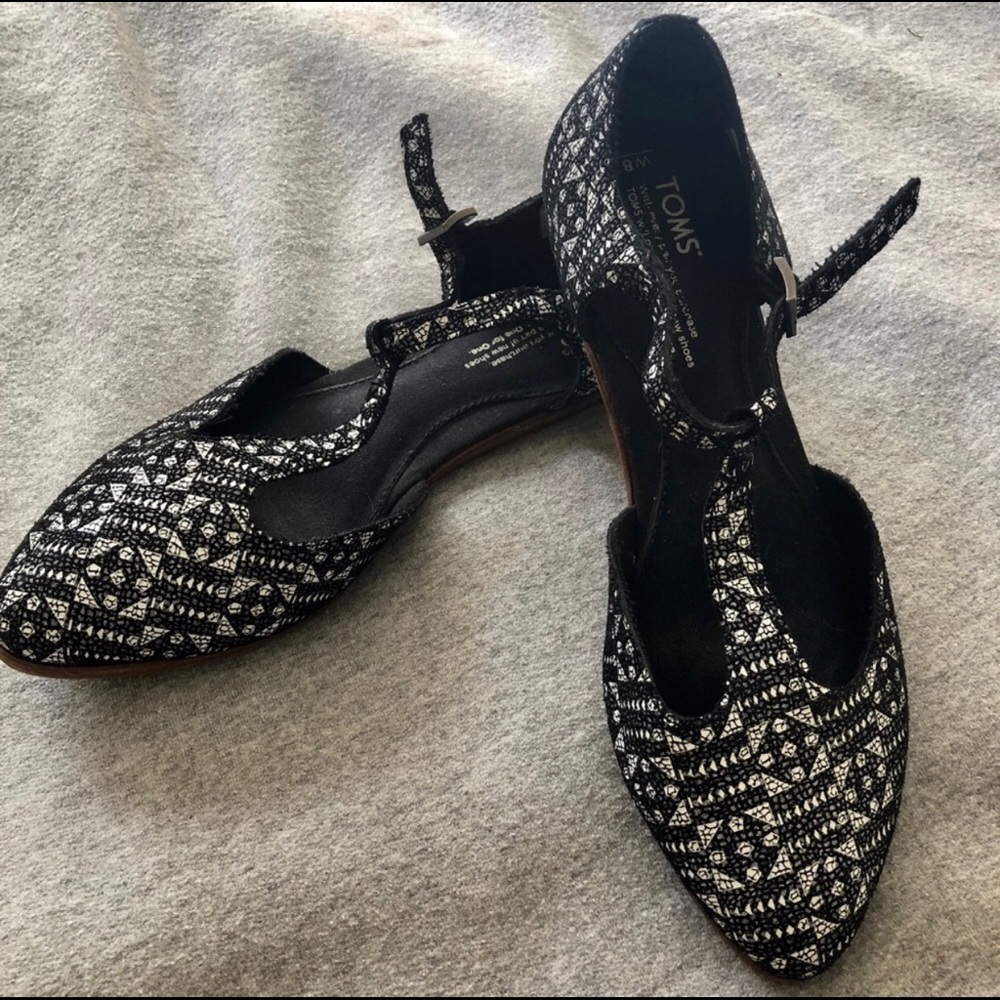 TOMS Flats